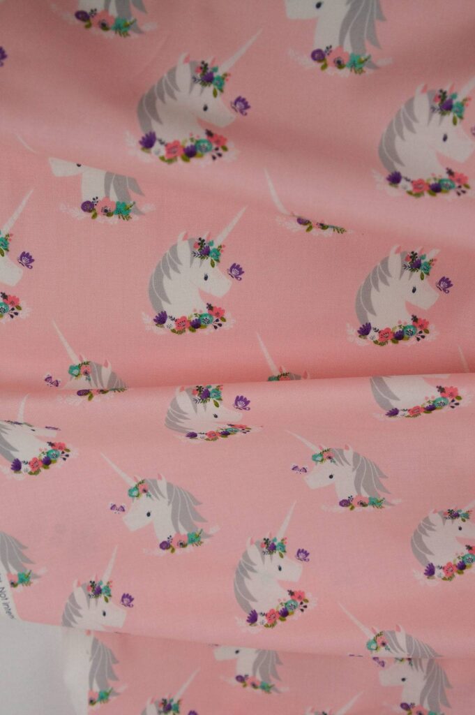 Tissu coton rose imprimé au mètre pour enfants - Licornes - Atelier Inika