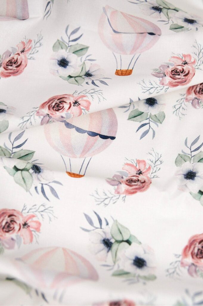 Tissu coton imprimé "Montgolfières" pour enfant au mètre - Atelier Inika