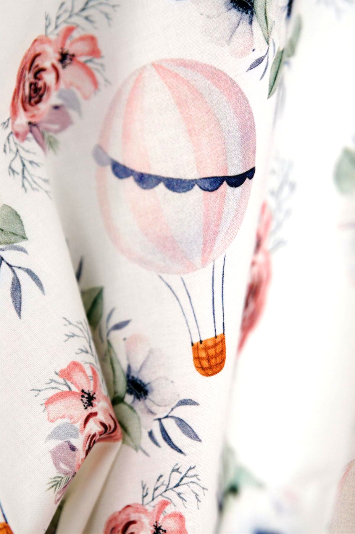 Tissu coton imprimé "Montgolfières" pour enfant au mètre - Atelier Inika