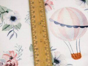 Tissu coton imprimé "Montgolfières" pour enfant au mètre - Atelier Inika