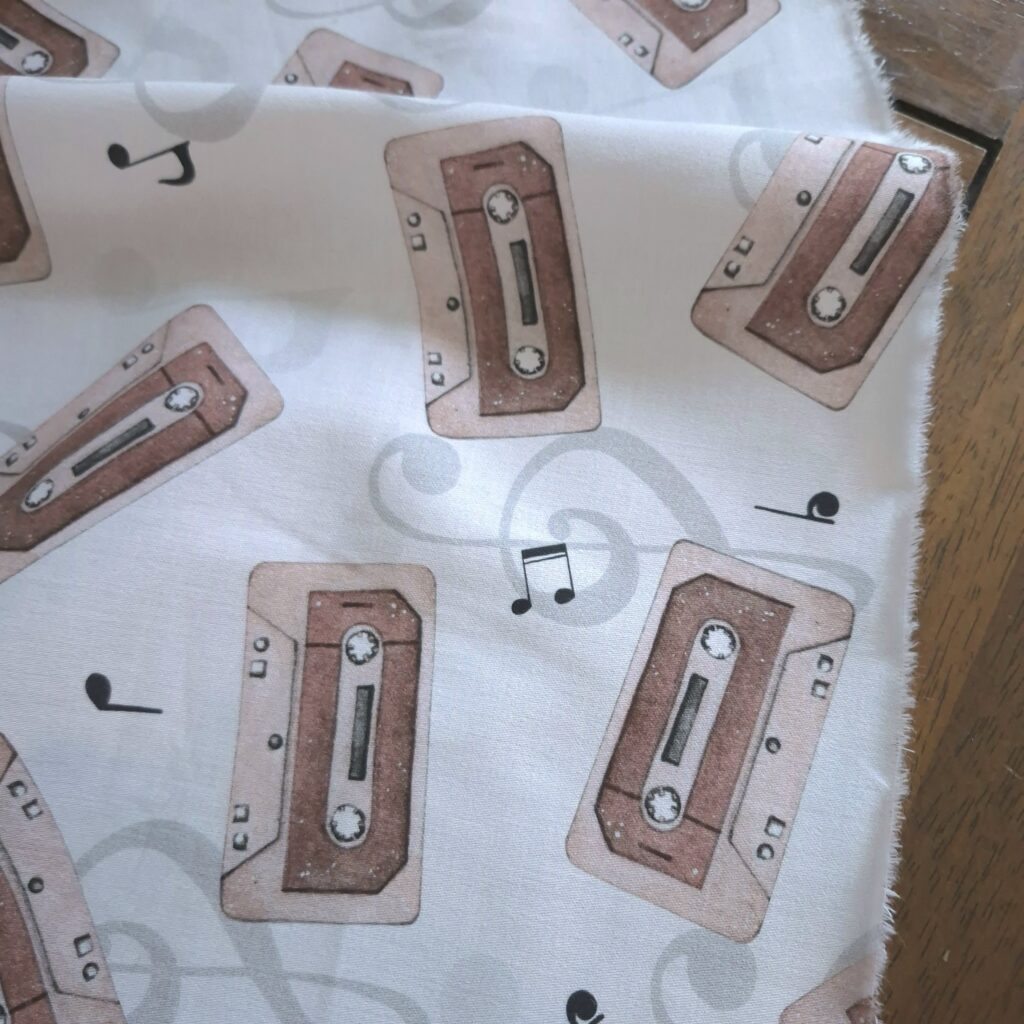 Tissu coton imprimé "Cassettes"