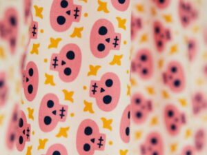 Tissu coton imprimé enfant - Têtes de mort - coton premium au mètre - Atelier Inika