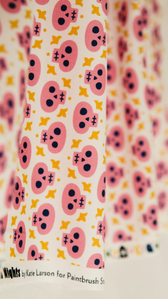 Tissu coton imprimé enfant - Têtes de mort - coton premium au mètre - Atelier Inika