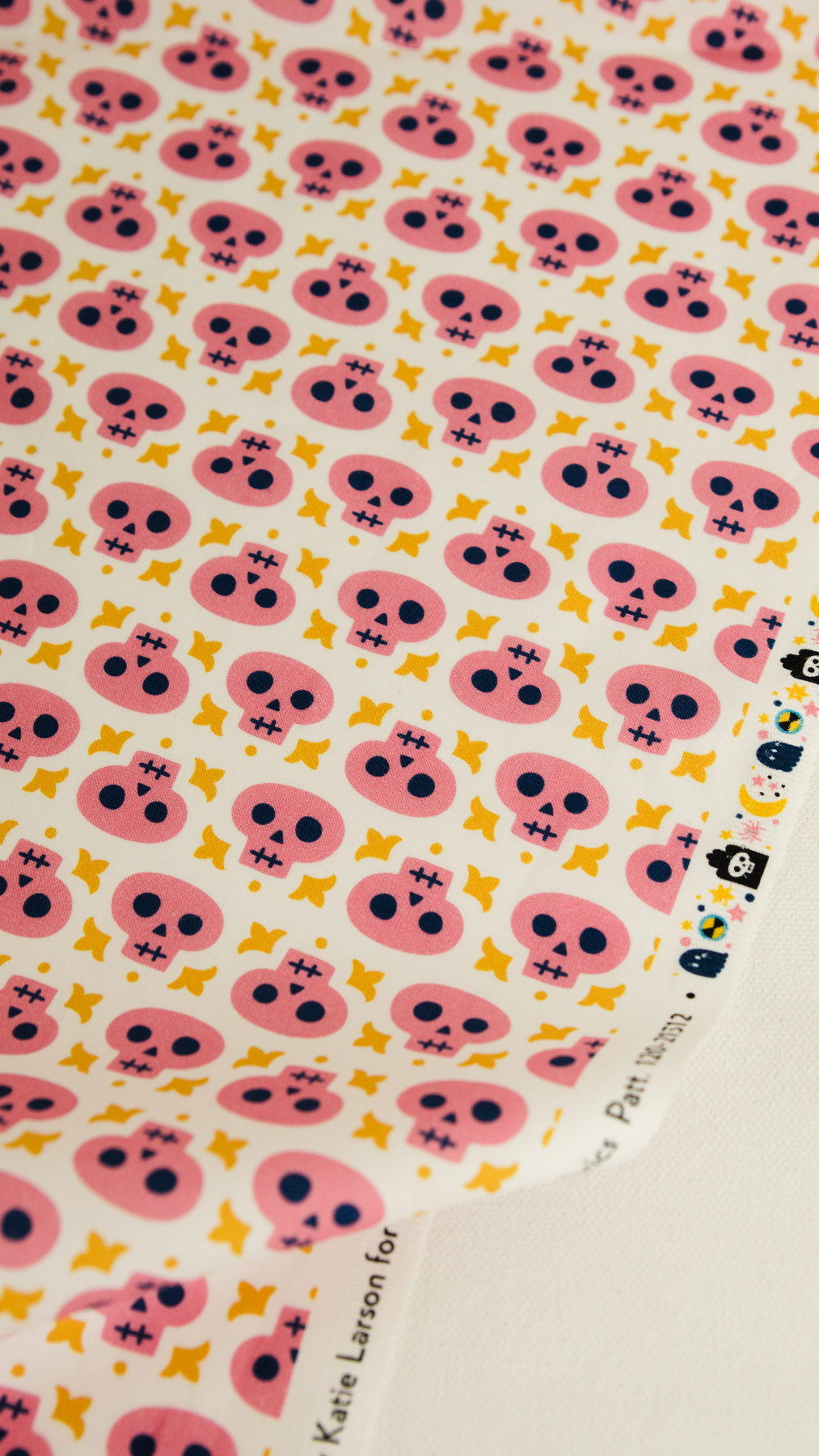 Tissu coton imprimé enfant - Têtes de mort - coton premium au mètre - Atelier Inika