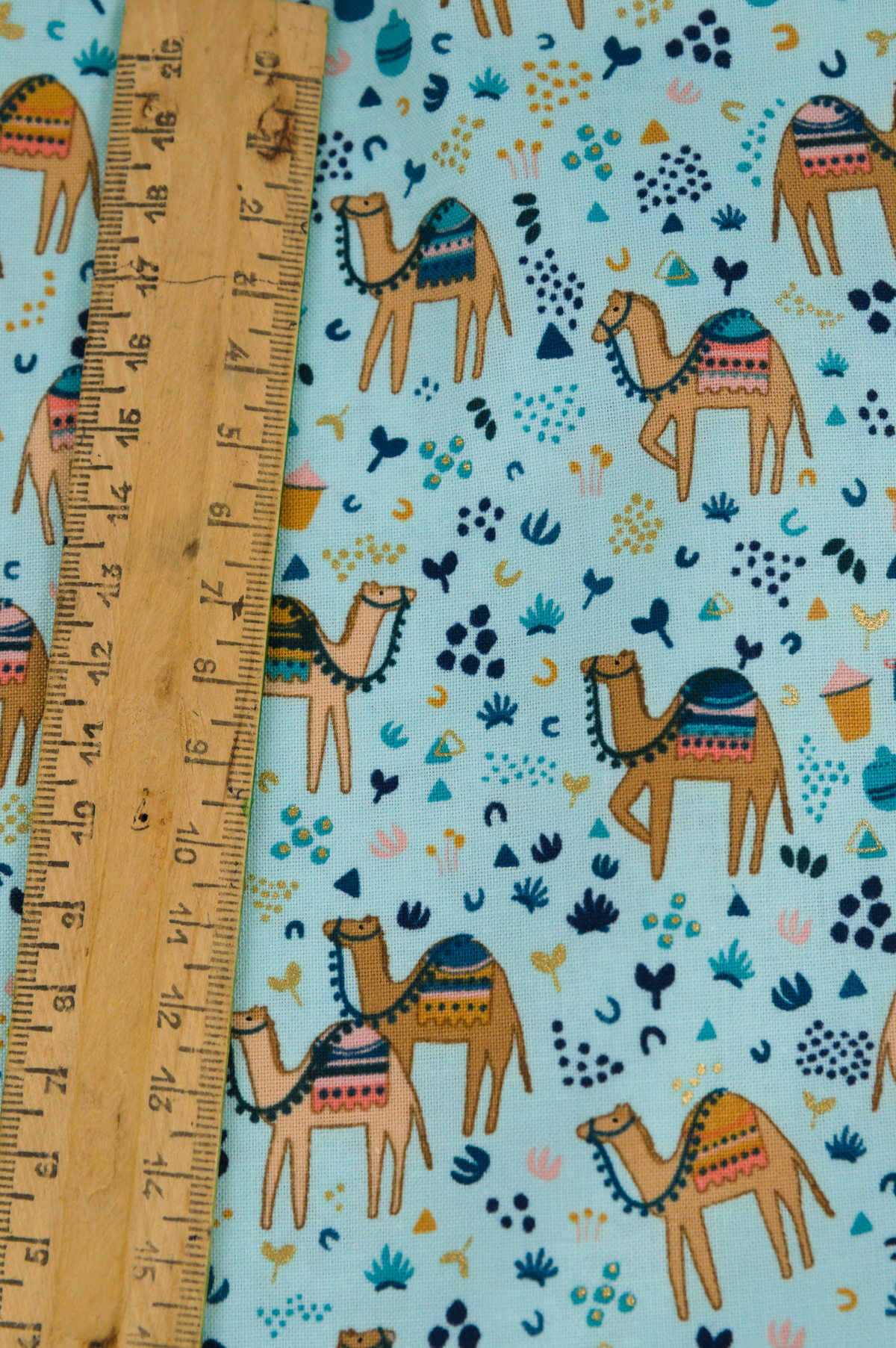 Tissu en coton premium sérigraphié au Japon. Chameaux / Sahara - Atelier Inika.