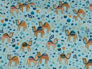 Tissu en coton premium sérigraphié au Japon. Chameaux / Sahara - Atelier Inika.