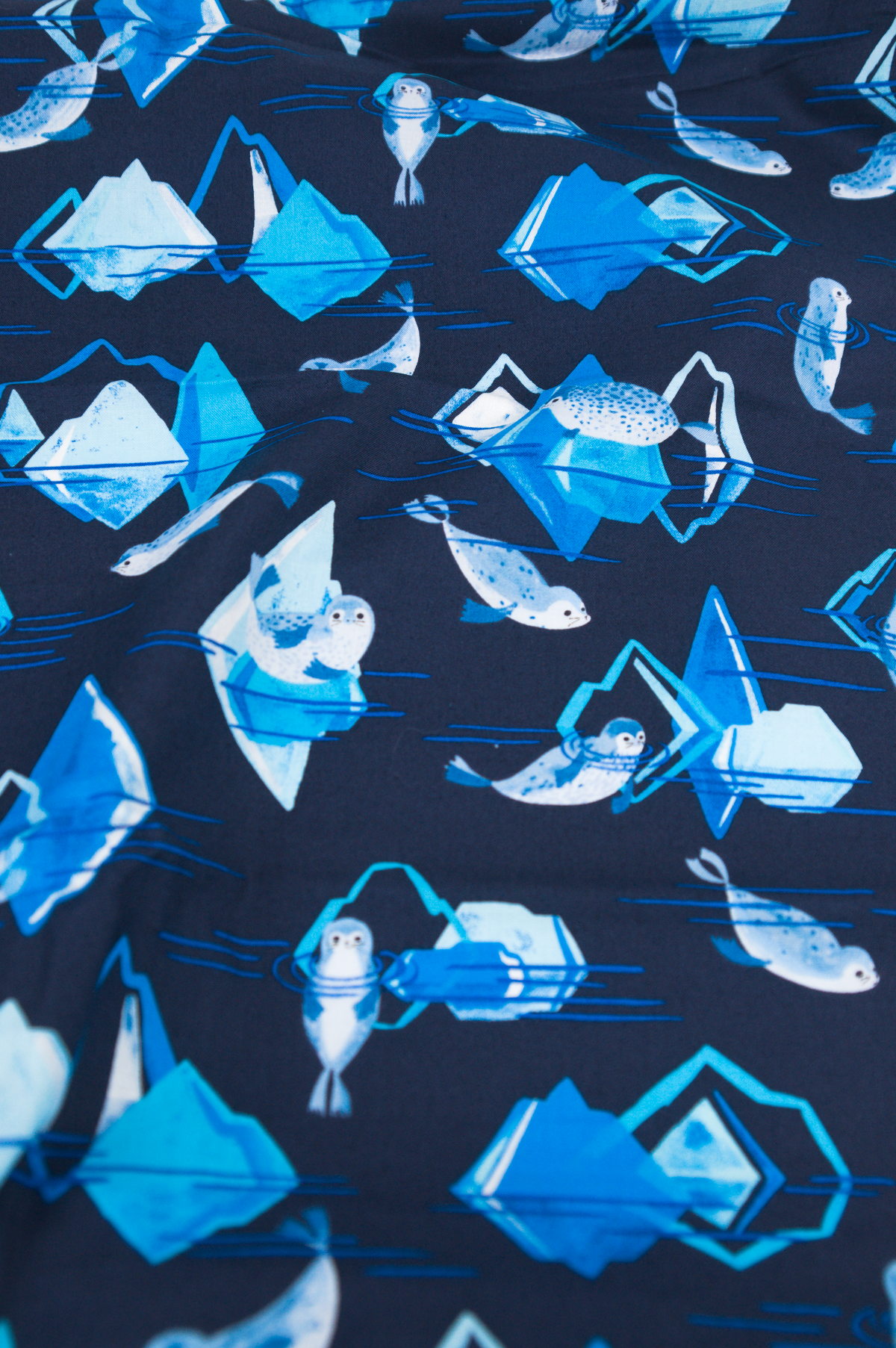 Tissu coton imprimé pour enfants au métre - phoques sur icebergs - Atelier Inika