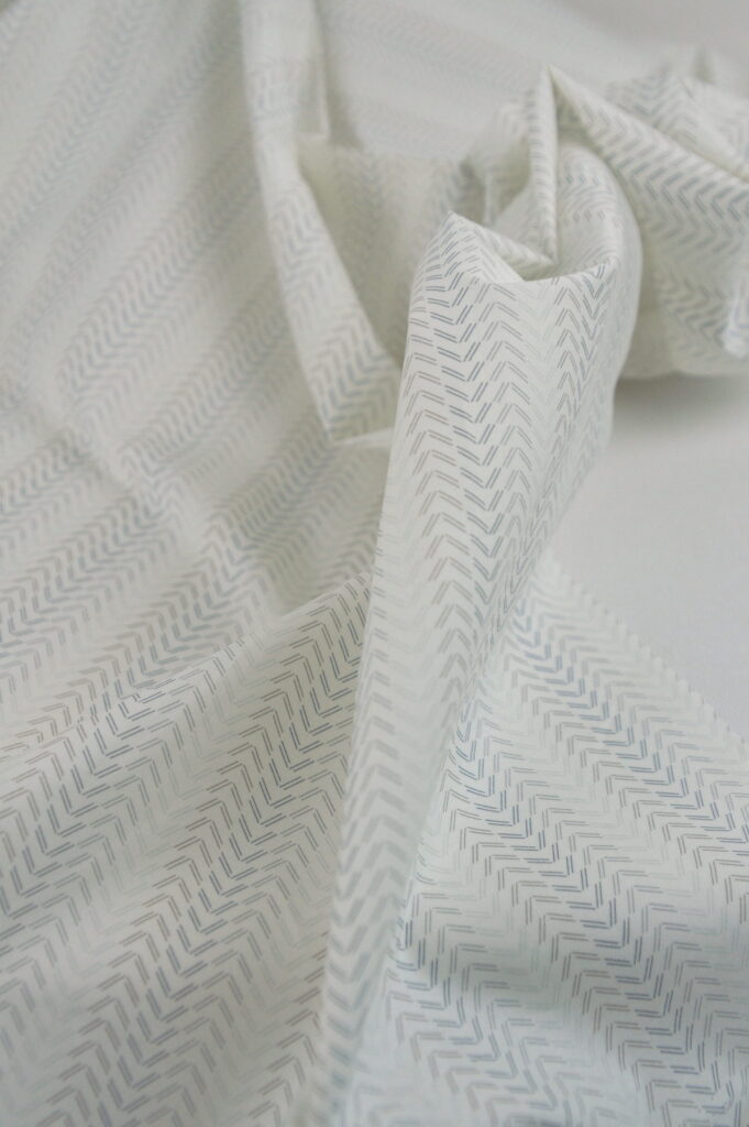 Tissu coton imprime motif délicat graphique - Atelier Inika