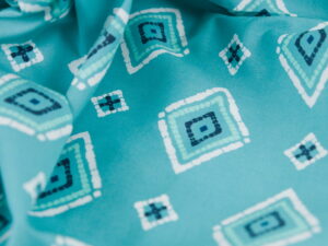 Tissu imprimé graphique moderne vert - inspiration mer / marine - Atelier Inika