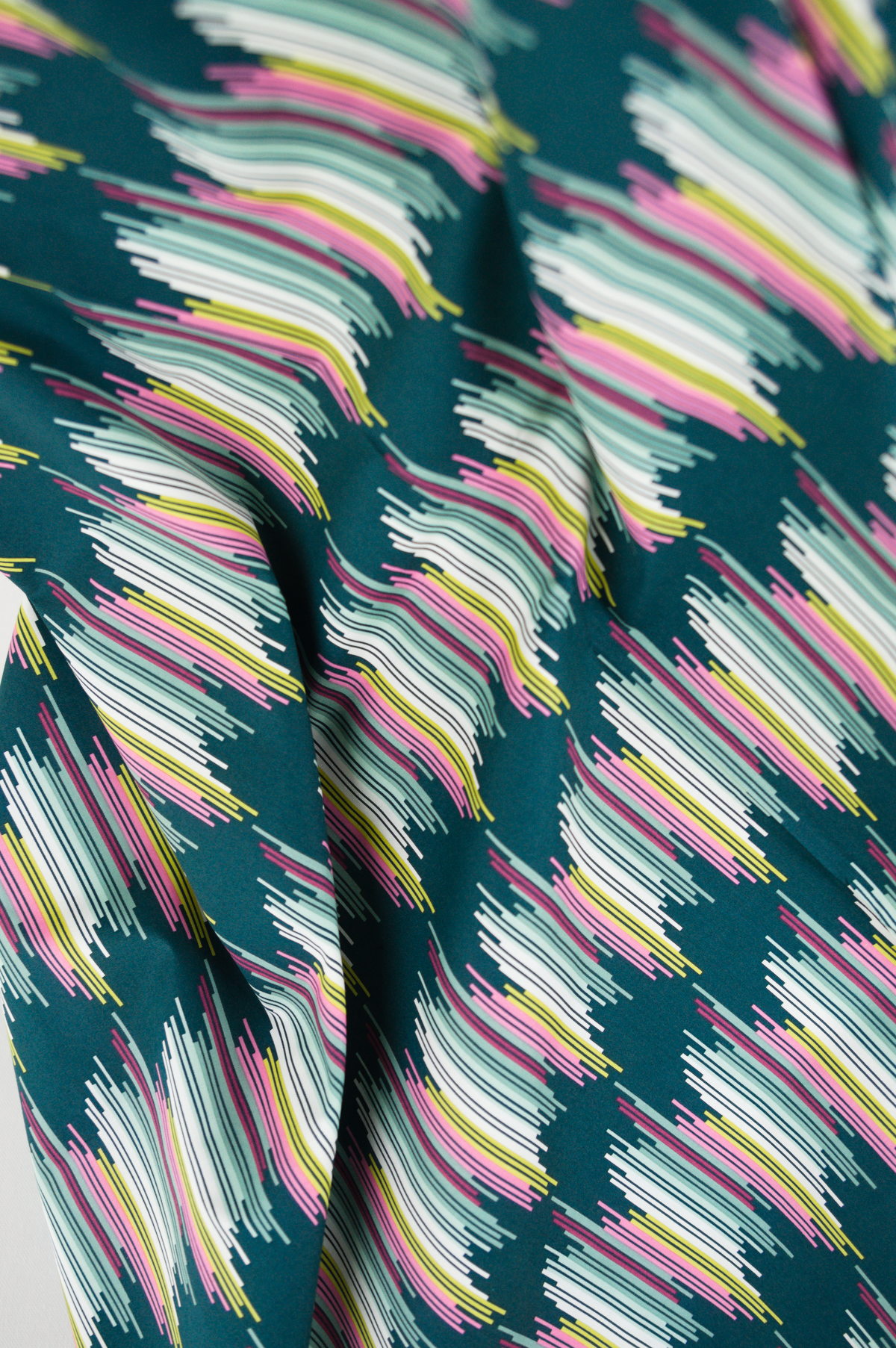 Tissu imprimé graphique moderne en coton au mètre | Atelier Inika