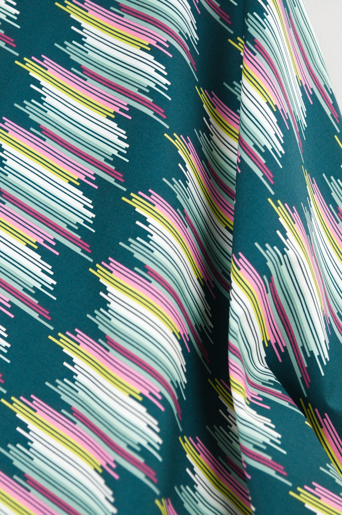 Tissu imprimé graphique moderne en coton au mètre | Atelier Inika