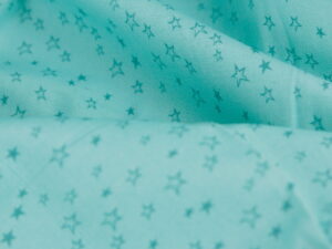 Tissu coton imprimé vert clair - étoiles - pour couture enfant | Atelier Inika