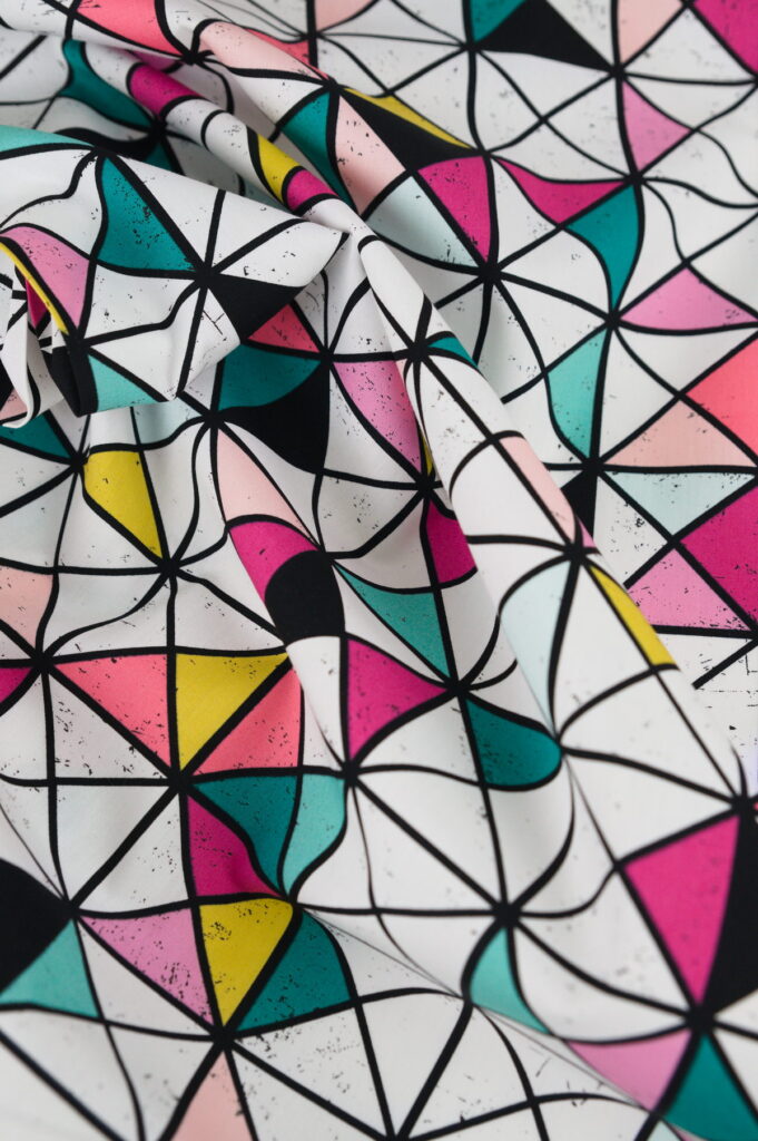 Tissu imprimé motifs géométriques / triangles au mètre | Atelier Inika