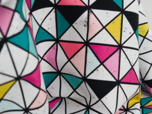 Tissu imprimé motifs géométriques / triangles au mètre | Atelier Inika