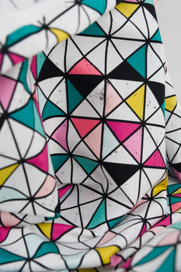 Tissu imprimé motifs géométriques / triangles au mètre | Atelier Inika