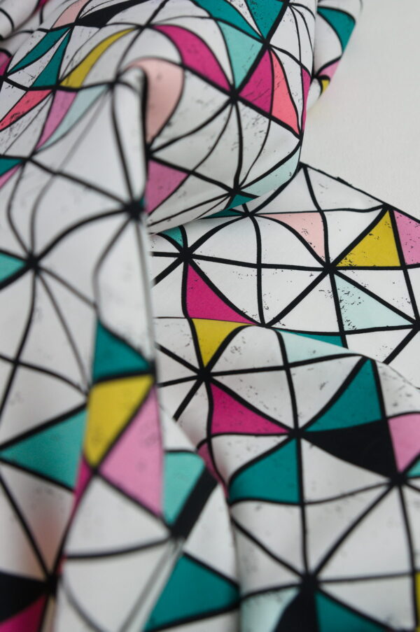 Tissu imprimé motifs géométriques / triangles au mètre | Atelier Inika