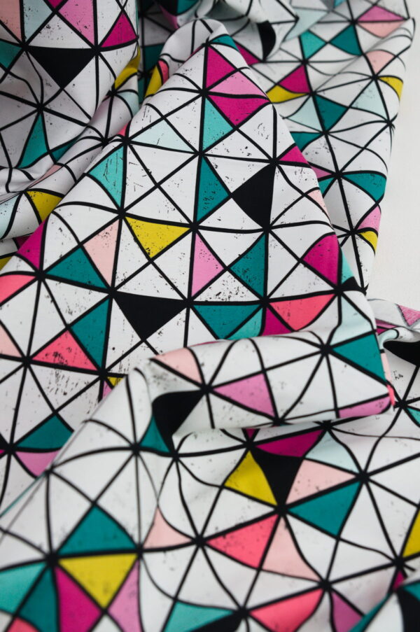 Tissu imprimé motifs géométriques / triangles au mètre | Atelier Inika