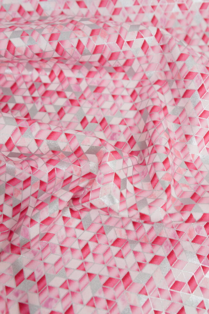 Tissu coton "Sweet Somethings" - Triangles métallisés roses