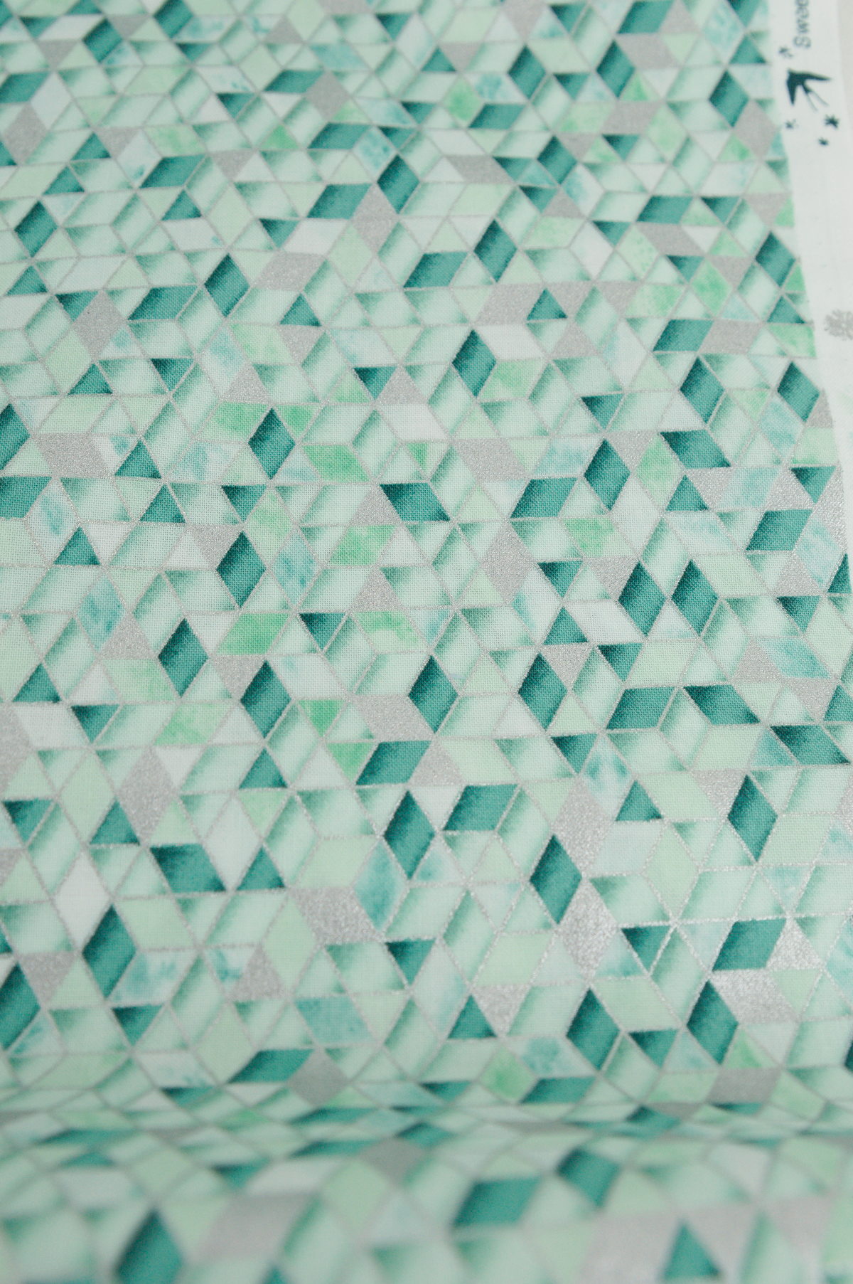 Tissu coton "Sweet Somethings" - Triangles métallisés verts