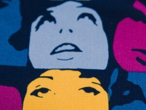 Tissu Alexander Henry coton premium - Nicole's Prints - Visages colorés fond noir