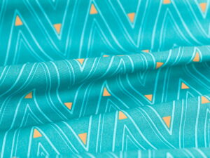 Tissu popeline de coton au mètre - imprimé formes géométriques - triangles - vert jaune bleu - Atelier Inika