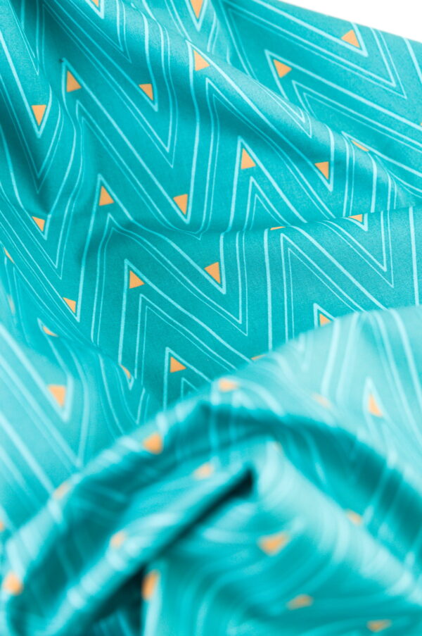 Tissu popeline de coton au mètre - imprimé formes géométriques - triangles - vert jaune bleu - Atelier Inika