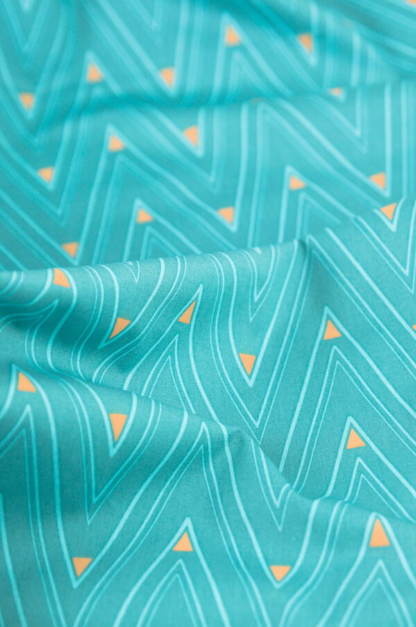 Tissu popeline de coton au mètre - imprimé formes géométriques - triangles - vert jaune bleu - Atelier Inika