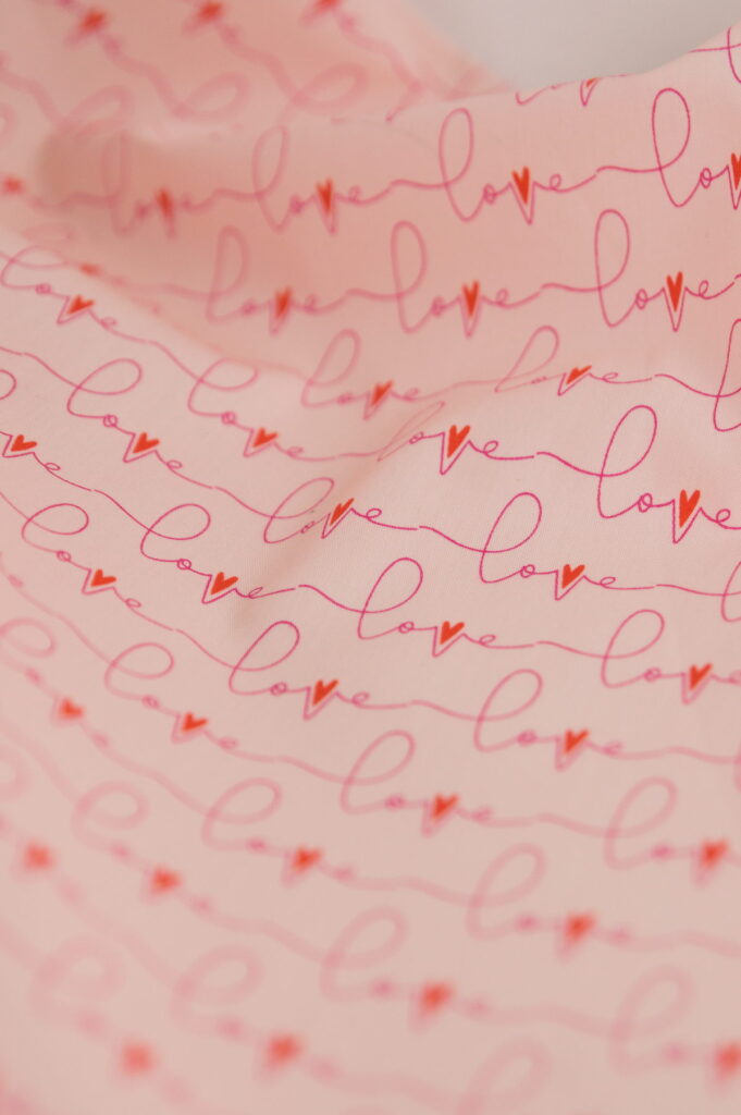 Tissu coton premium imprimé - popeline de coton - Love / Amour - Art Gallery Fabrics - Atelier Inika