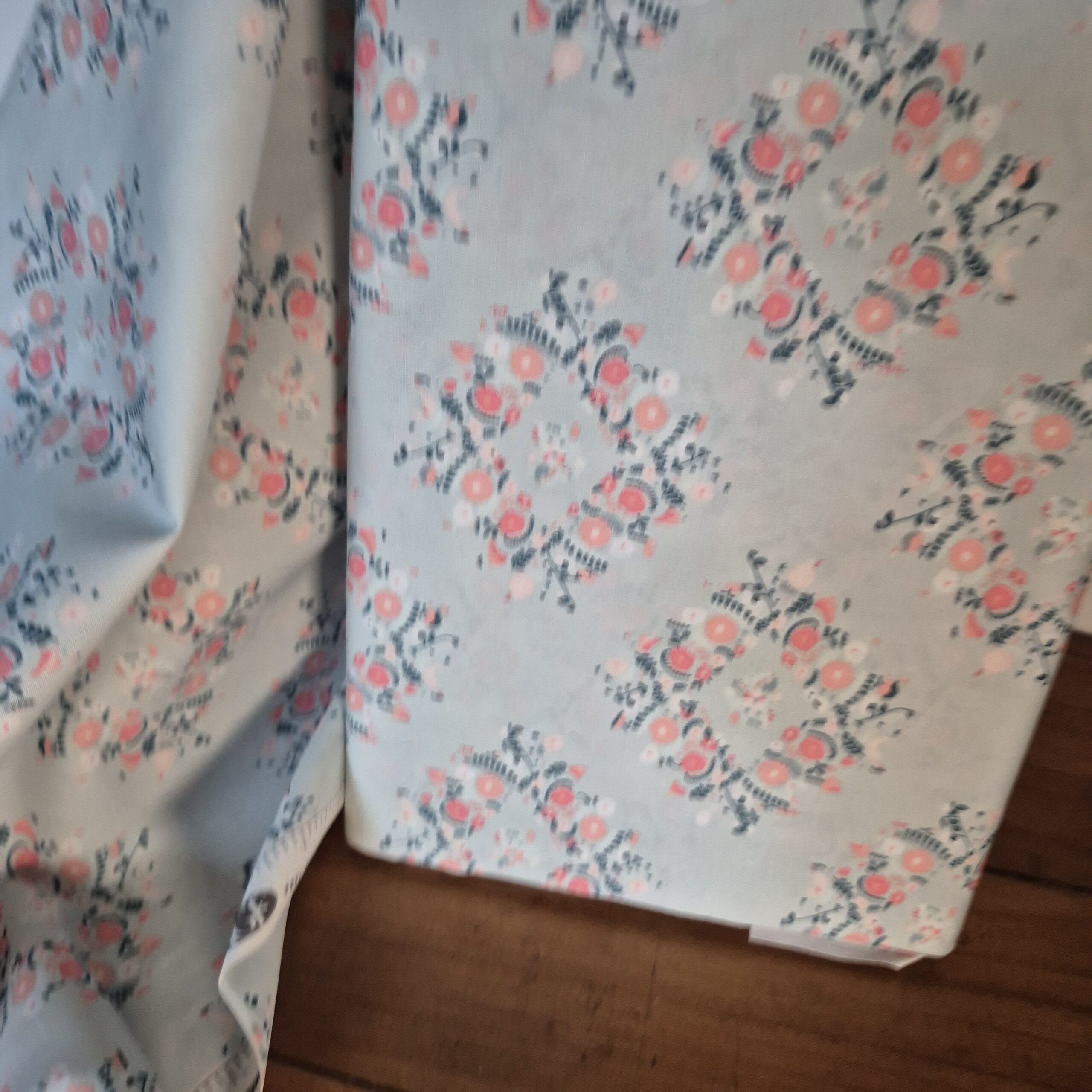 Tissu coton "Joy Wreaths Ice" - couronnes de fleurs - Collection Blithe – Image 2