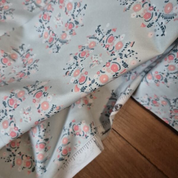 Tissu coton "Joy Wreaths Ice" - couronnes de fleurs - Collection Blithe