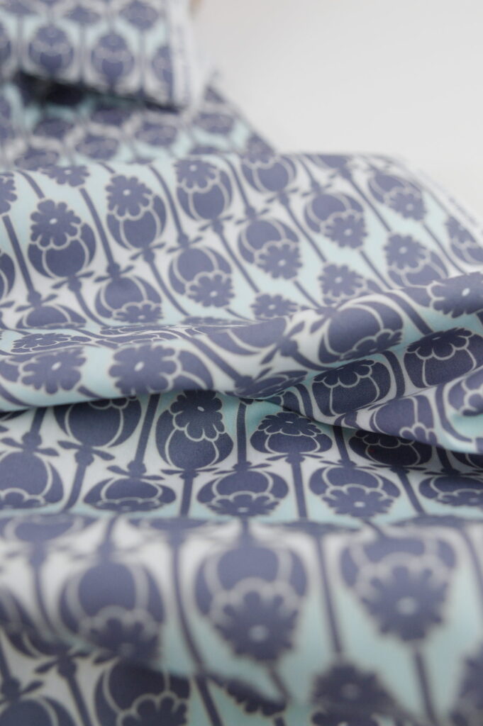 Tissu popeline de coton imprimé - motif cascade - vert menthe - Atelier Inika