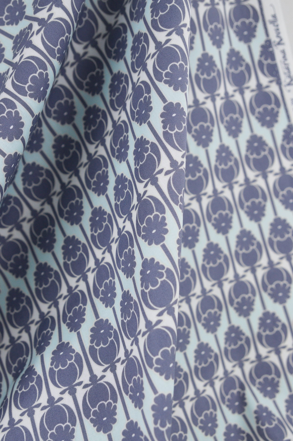 Tissu popeline de coton imprimé - motif cascade - vert menthe - Atelier Inika