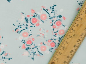 Tissu popeline de coton imprimé - couronnes de fleurs - bleu et rose - vintage chic | Atelier Inika