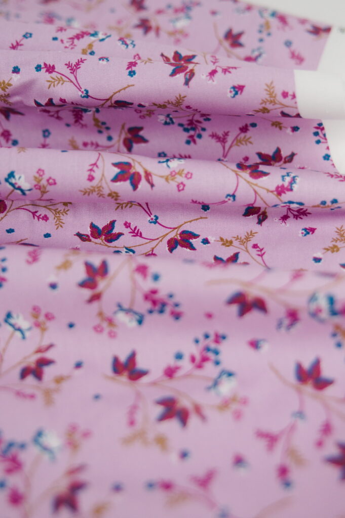 Tissu coton imprimé - fleurs délicats rose - Atelier Inika