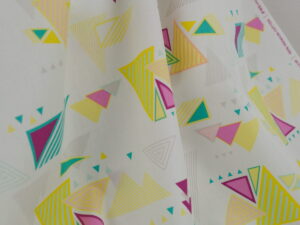 Tissu popeline de coton premium imprimé géométrique - coloré pop et blanc - Atelier Inika