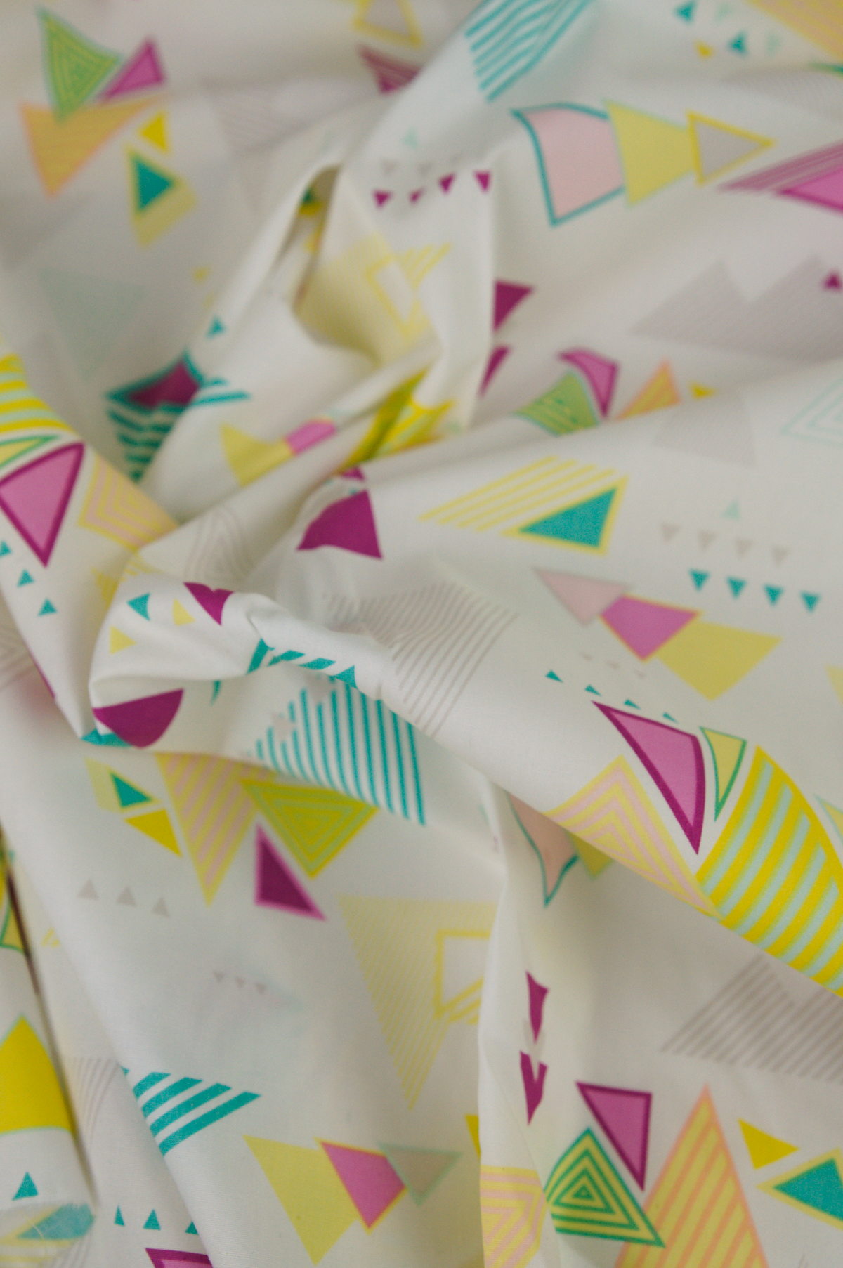 Tissu popeline de coton premium imprimé géométrique - coloré pop et blanc - Atelier Inika