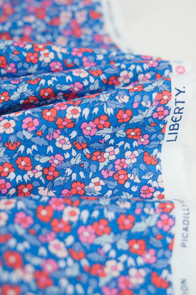 Tissu Liberty Fabrics - Piccadilly Poppy - botanique / fleuri / coquelicots - Atelier Inika