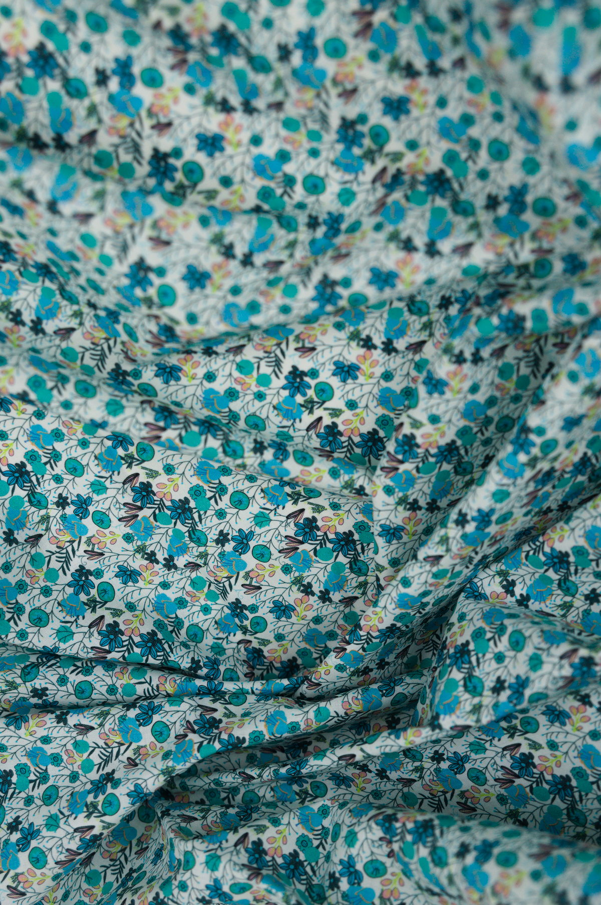 Tissu Popeline de Coton imprimé - fleurs et fruits - bleu blanc - Atelier Inika