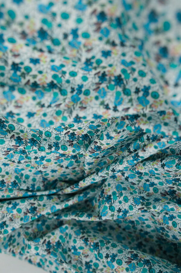 Tissu Popeline de Coton imprimé - fleurs et fruits - bleu blanc - Atelier Inika