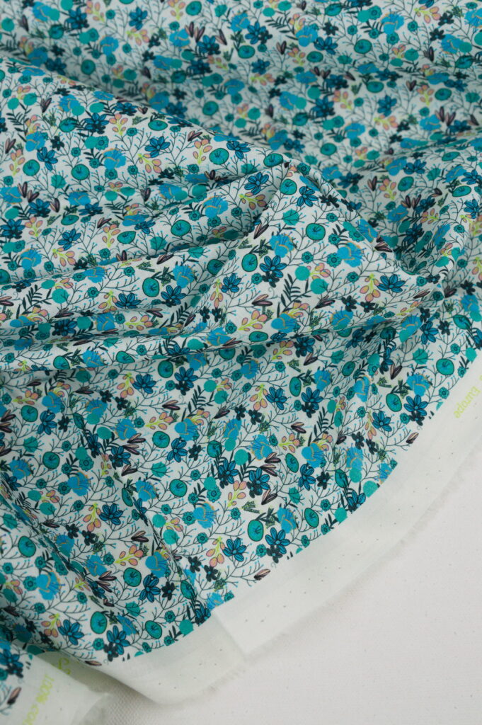 Tissu Popeline de Coton imprimé - fleurs et fruits - bleu blanc - Atelier Inika