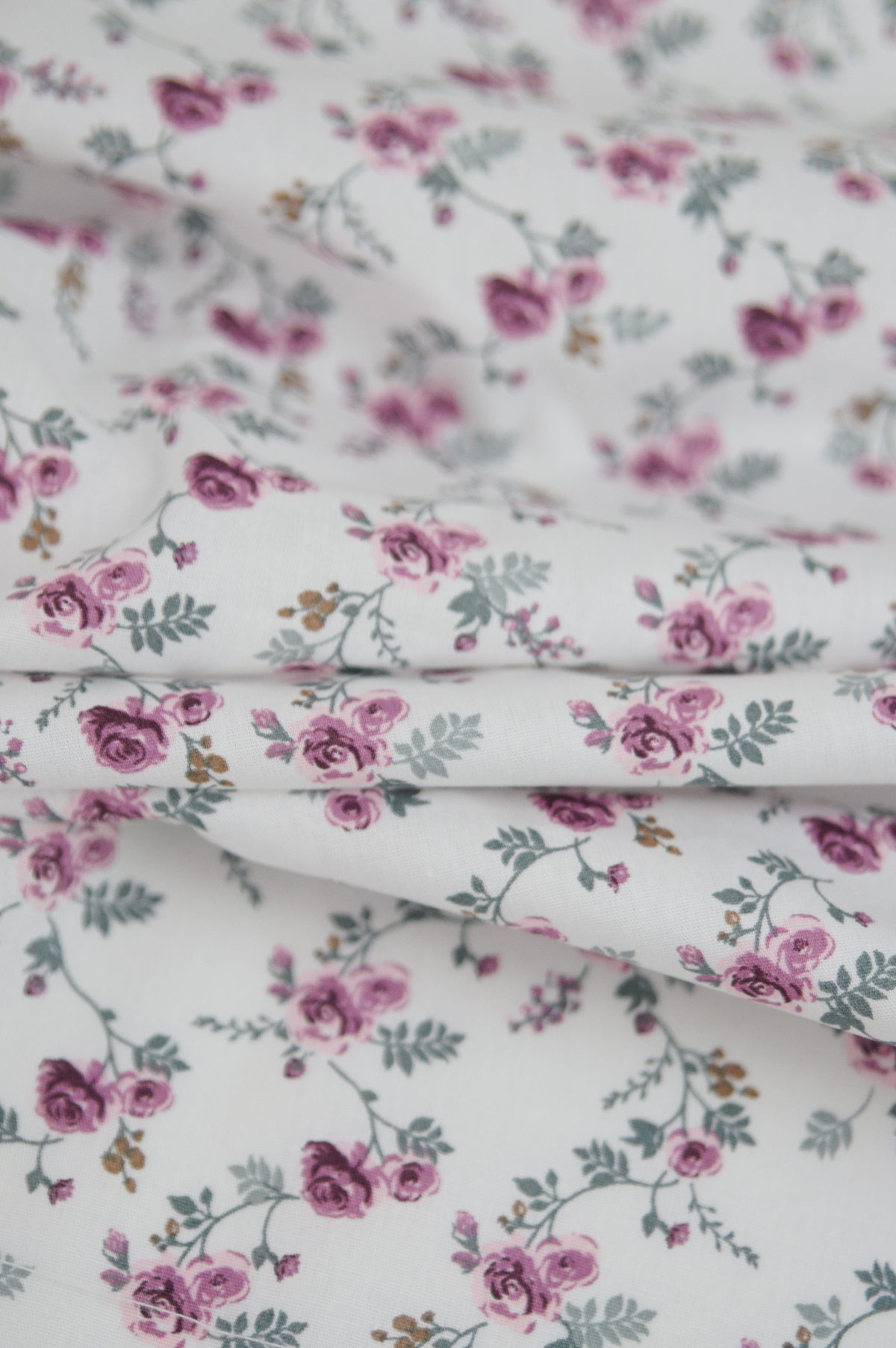 Tissu Popeline "Romance" – Fleurs roses sur fond blanc | 100% Coton au mètre