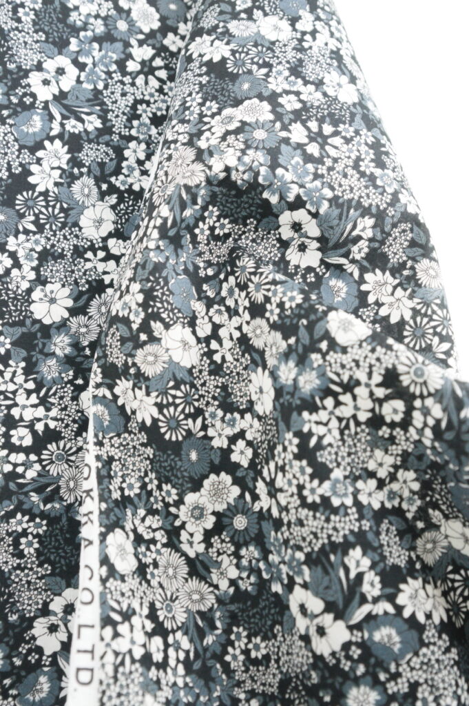 Tissu japonais floral Kokka - Noir - petits fleurs