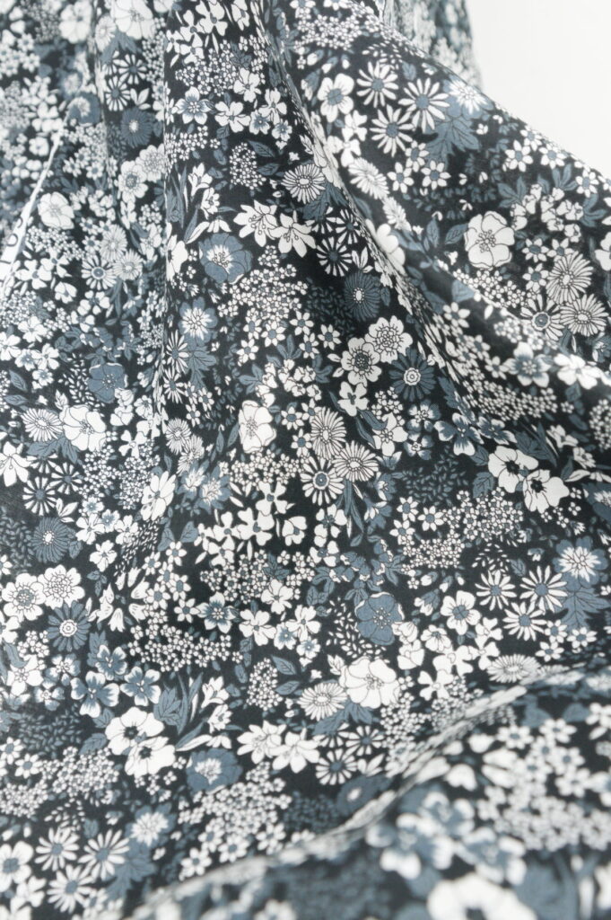 Tissu japonais floral Kokka - Noir - petits fleurs