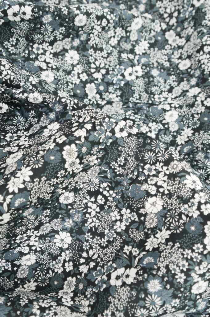 Tissu japonais floral Kokka - Noir - petits fleurs