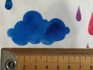 Tissu coton imprimé "Pluie et nuages" – Image 2