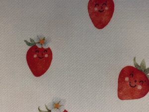 Tissu coton imprimé "Fraises" – Image 2