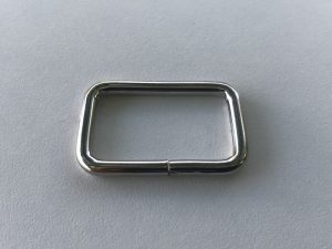 Passant rectangulaire nickelé 30*10mm