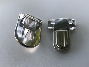 Fermeture cartable nickelé 22*30mm