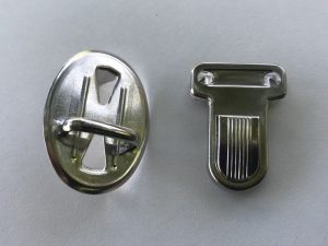 Fermeture cartable nickelé 21*30mm ovale
