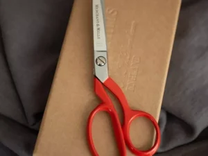 Ciseaux de tailleur 20 cm Merchant and Mills Rouge | Atelier Inika | Mercerie fine